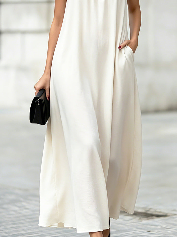 Muse & Valeur | Halter-Neck Sleeveless Gathered Maxi Dress