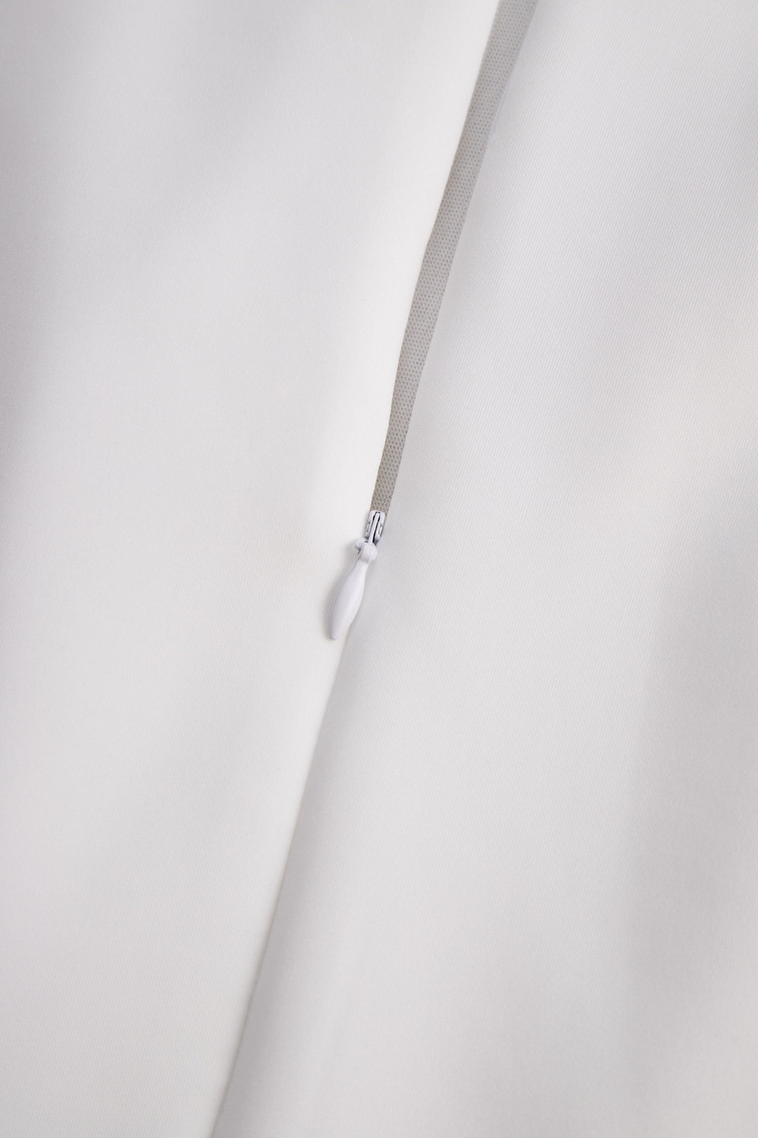 Muse & Valeur | Elegant White Tailored Wrap Dress