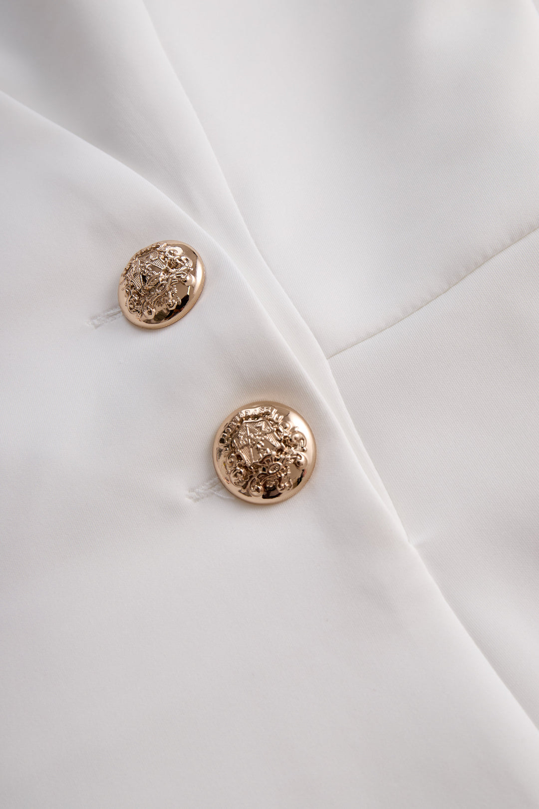 Muse & Valeur | Elegant White Tailored Wrap Dress