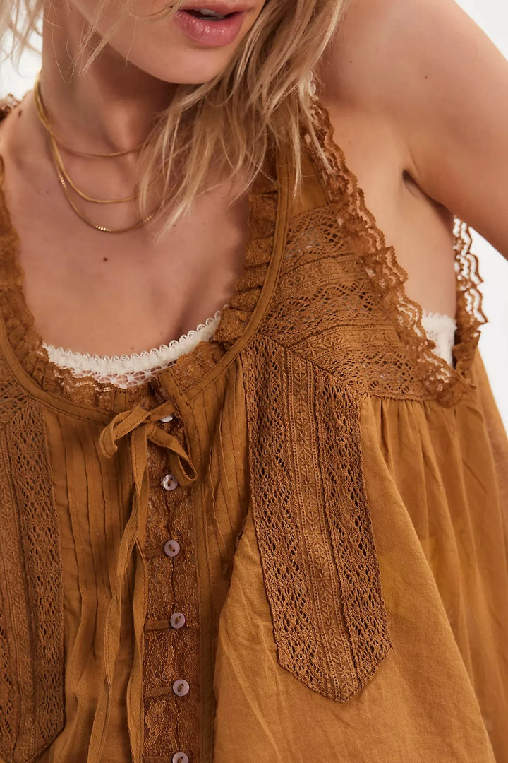 Muse and Valeur | Lace Two-Piece Set