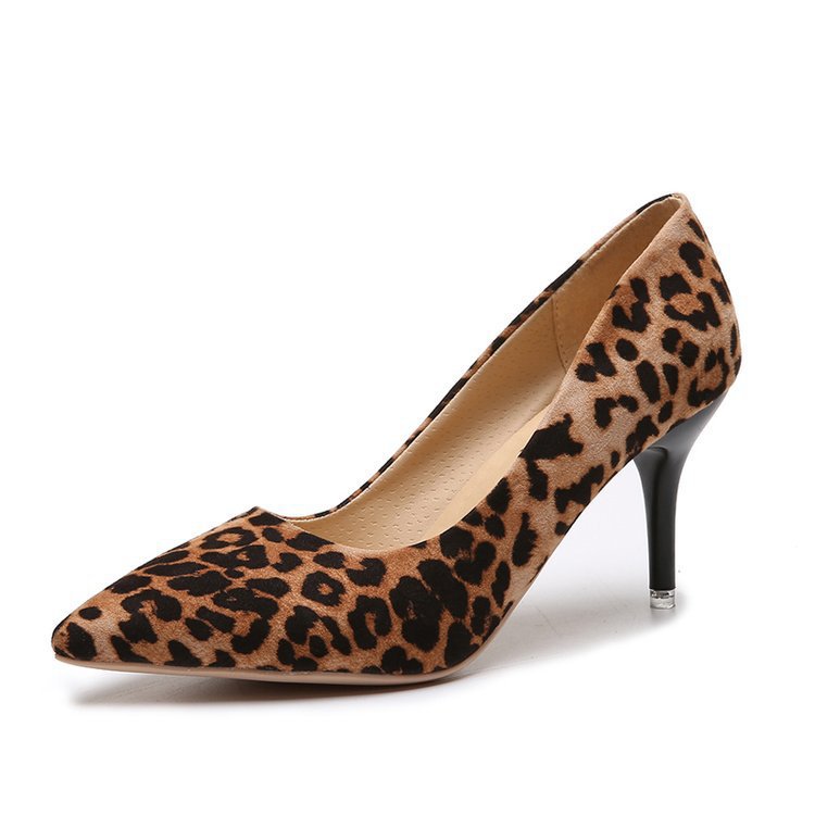 Muse & Valeur | Closed Toe Heels for Women in Black, Classic Style